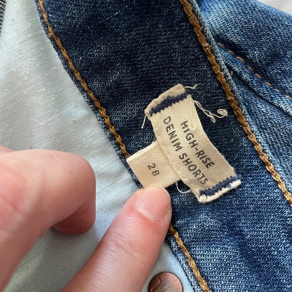 Madewell high rise denim shorts in medium wash, size 28 - Picture 4 of 4